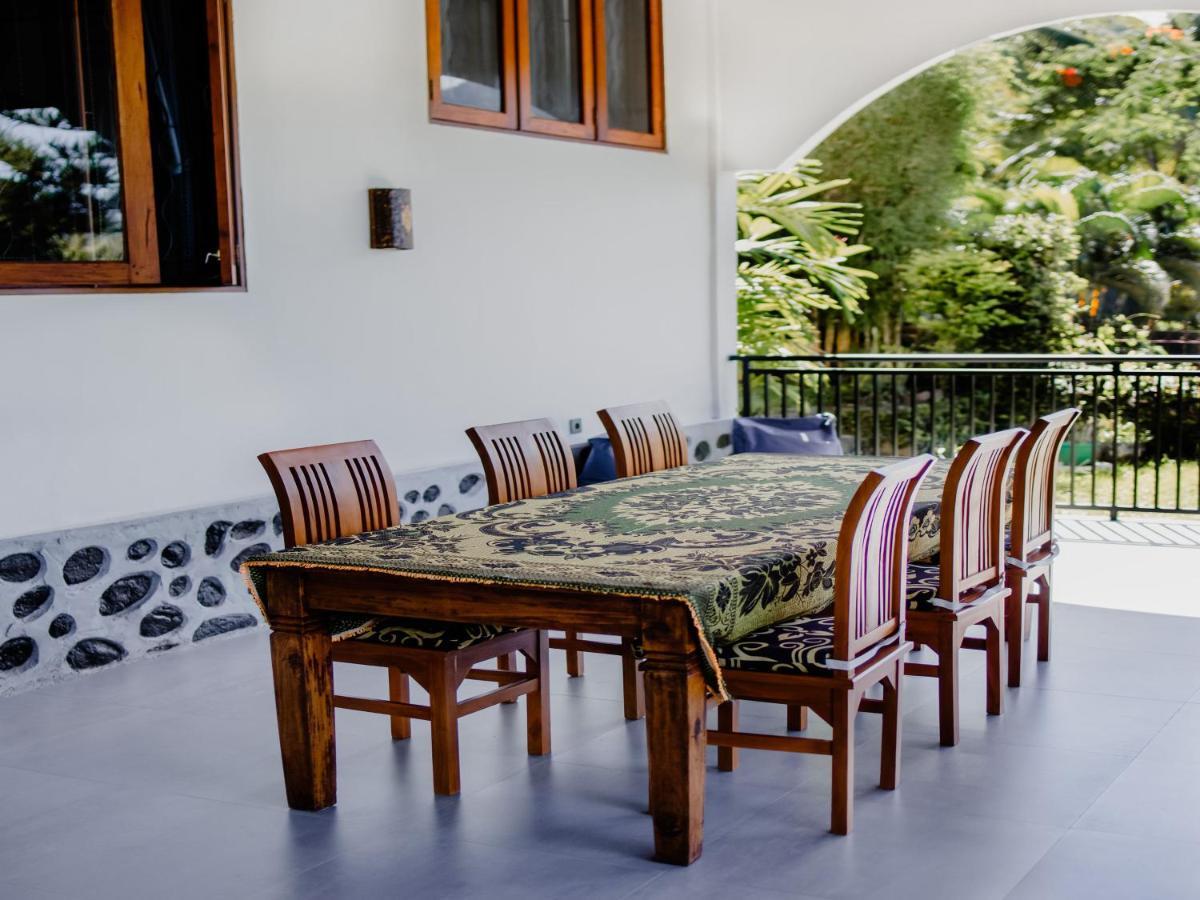 Sunset Villa Senggigi Exterior photo